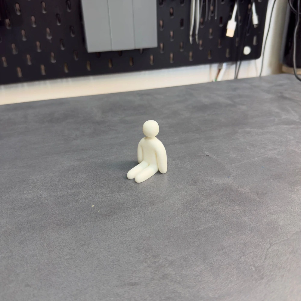 ColorBot Sit – figurka k vybarvení